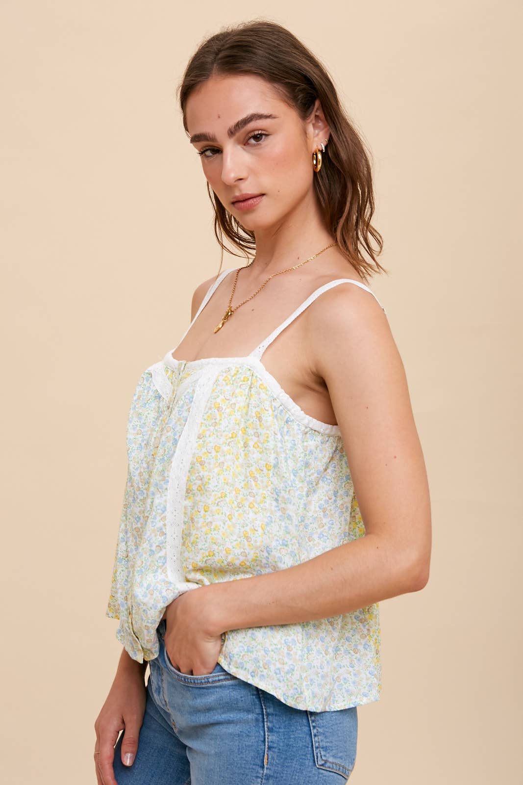LACE ACCENTED FLORAL CONTRAST PANEL BUTTON TOP: ROSE/BLUE MULTI / M