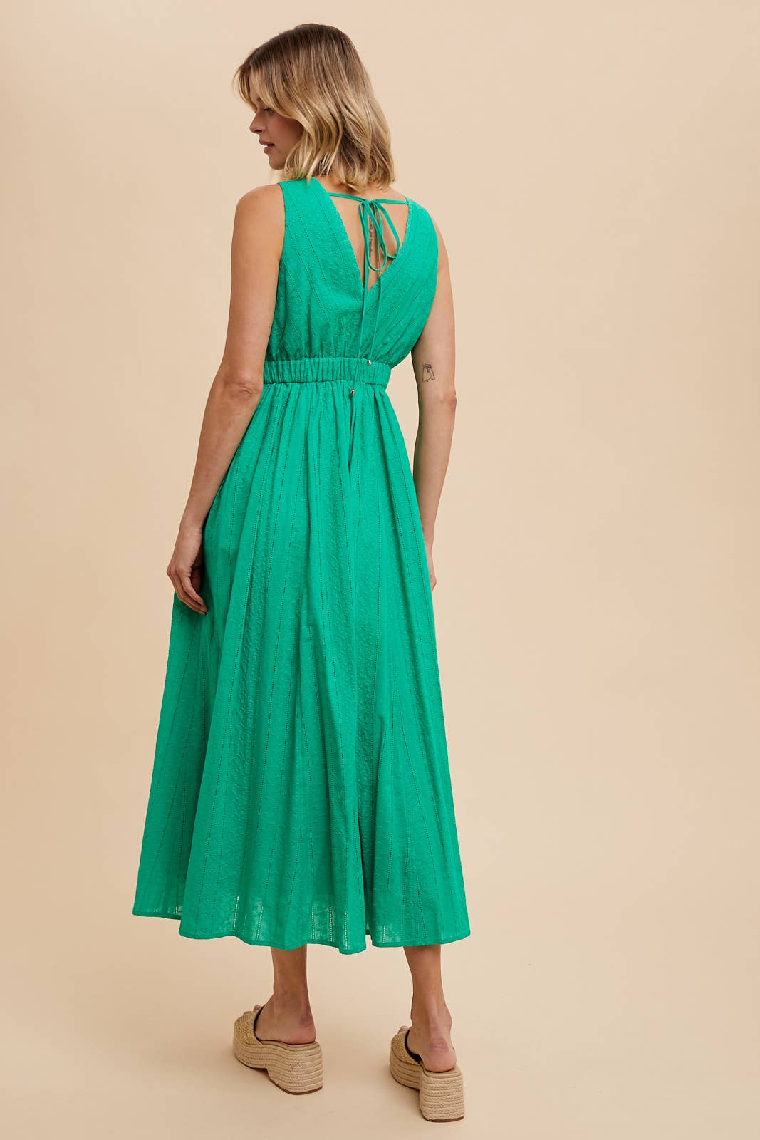 COTTON EYELET SLEEVELESS DRESS: PASTEL LILAC / L
