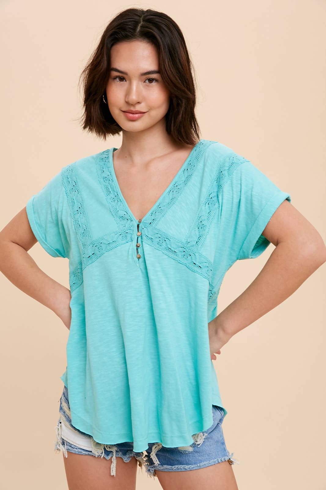 LACE ACCENT HENLEY TEE: HOT PINK / L