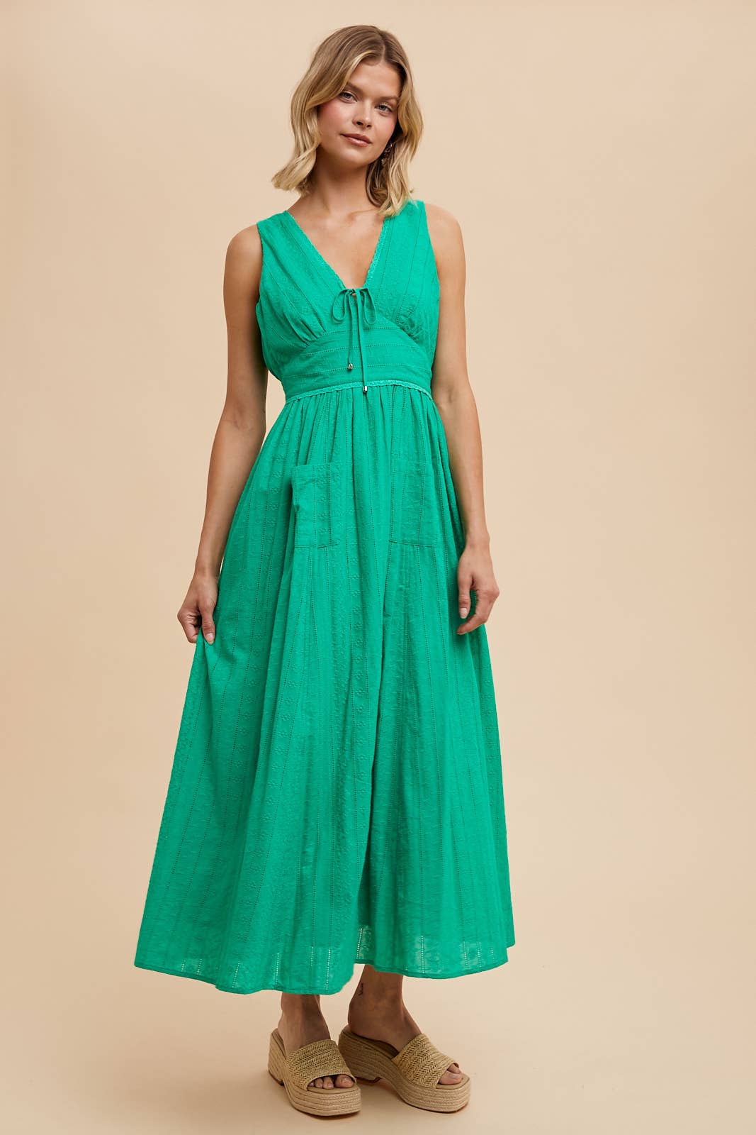 COTTON EYELET SLEEVELESS DRESS: PASTEL LILAC / L