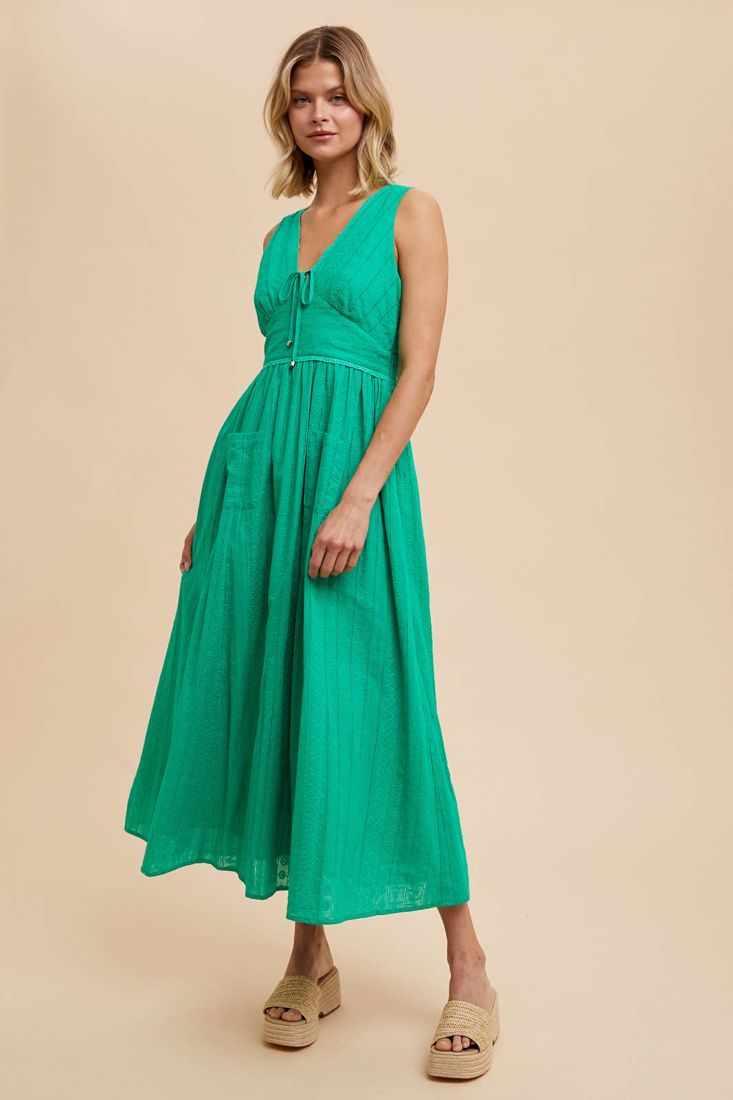 COTTON EYELET SLEEVELESS DRESS: PASTEL LILAC / L