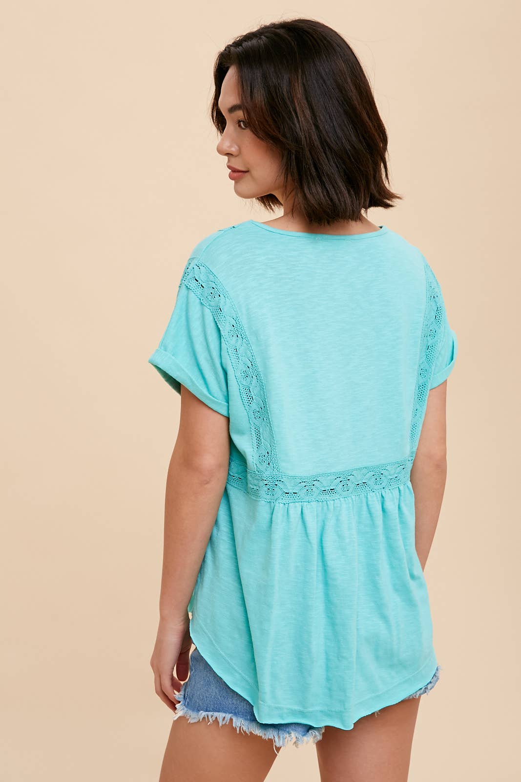 LACE ACCENT HENLEY TEE: HOT PINK / L