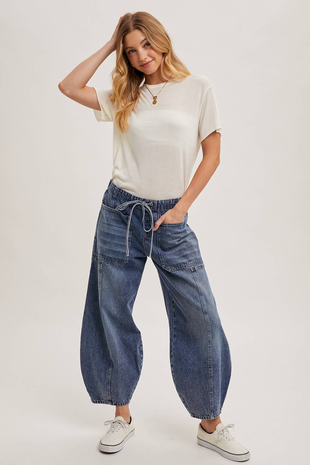 MID-WAIST DRAWSTRINGS BARREL JEANS: LT.WASH
