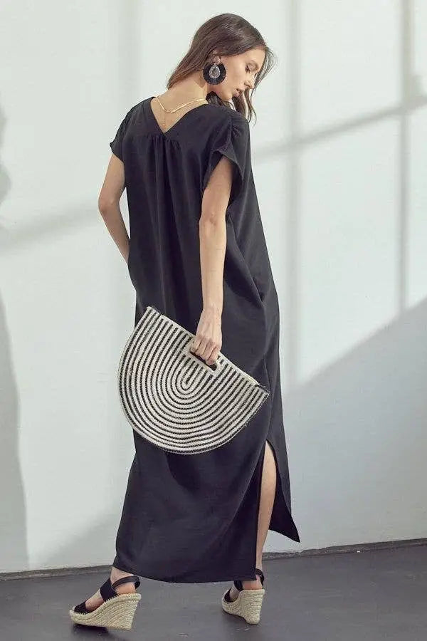 BLACK V-NECK BOXY MAXI DRESS WITH SIDE SLITS - Posh Finds