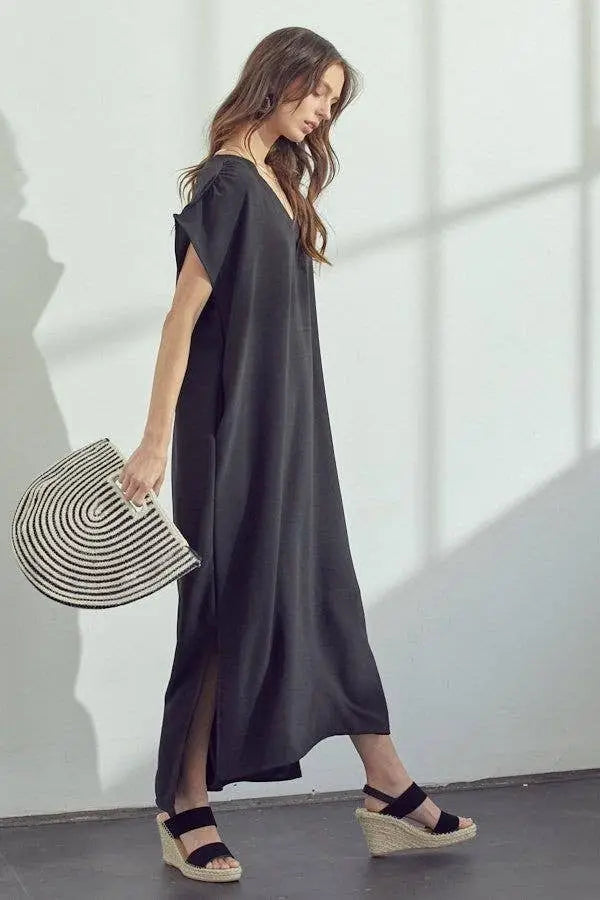 BLACK V-NECK BOXY MAXI DRESS WITH SIDE SLITS - Posh Finds