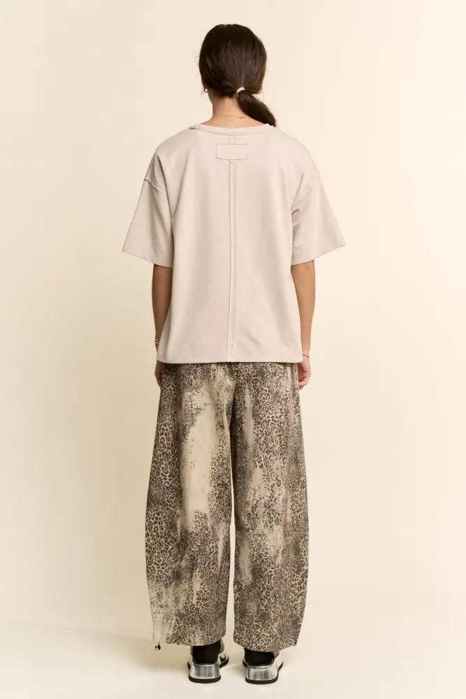 BLOSSOM-CROWNED KITTY PRINTED TOP: Beige - Women > Tops