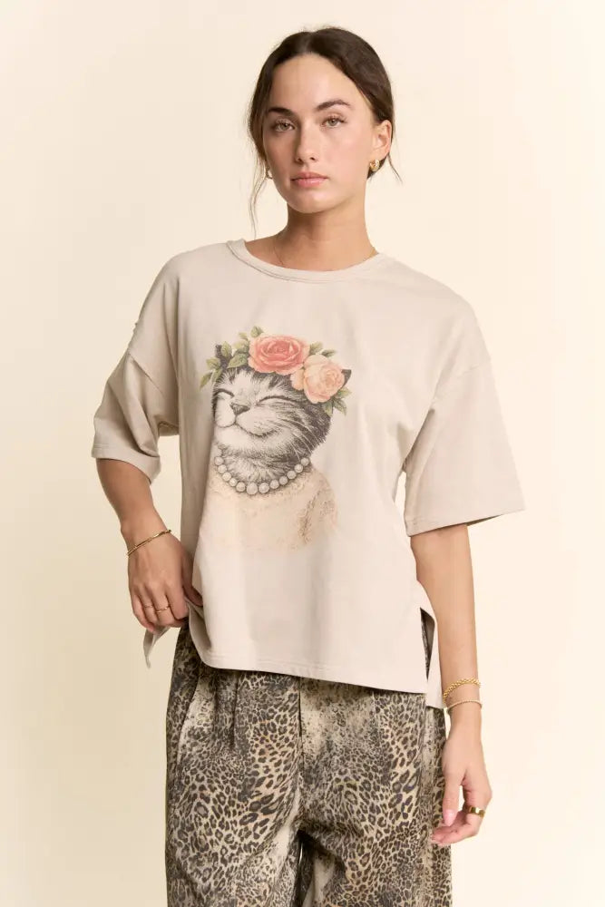 BLOSSOM-CROWNED KITTY PRINTED TOP: Beige - Women > Tops