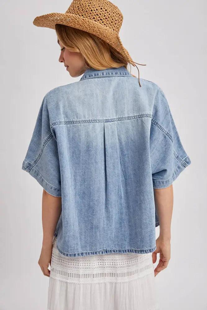 DENIM BUTTON DOWN SHORT SLEEVE BOXY SHIRT: MED.WASH / M/L