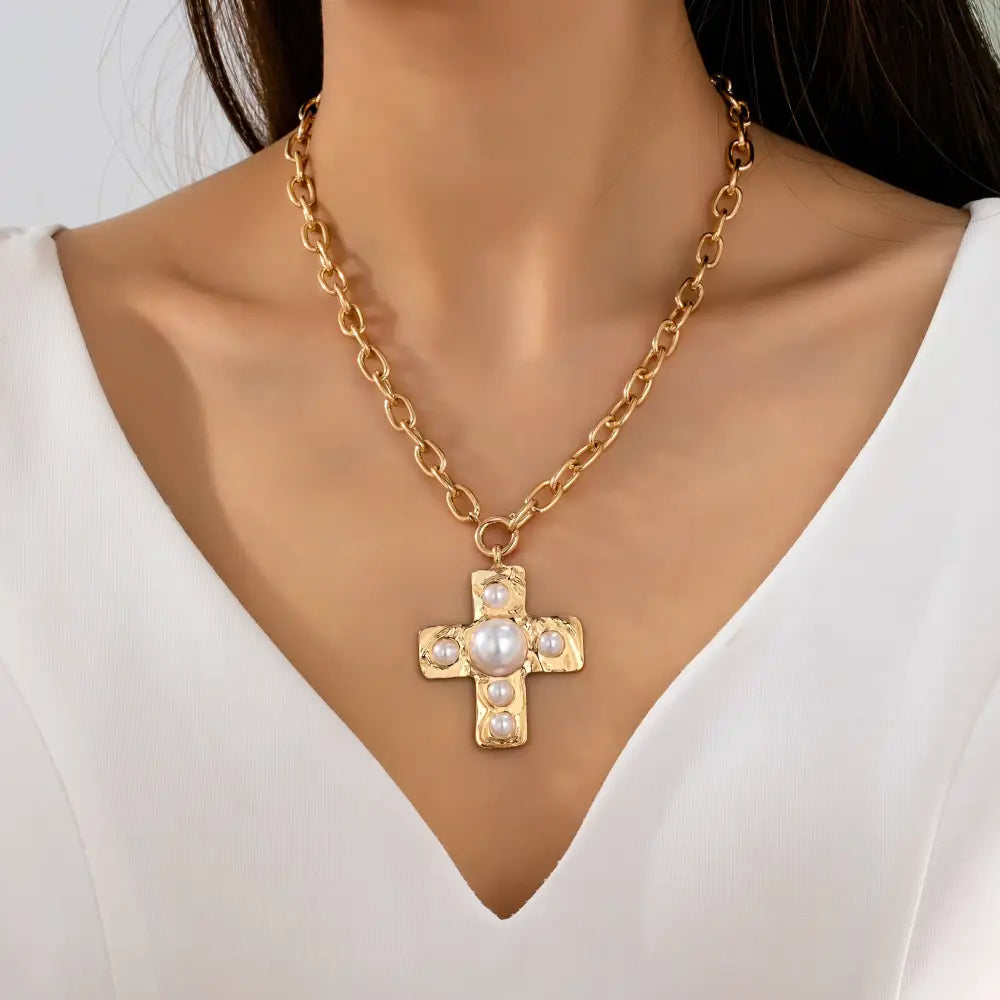 Hammered Cross Pearl Necklace | 80N93048: Gold