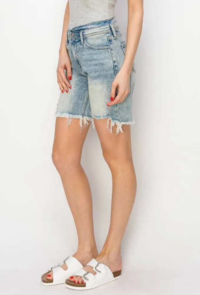 HIGH RISE TULIP WAIST BAND BERMUDA JEANS: LIGHT / 3
