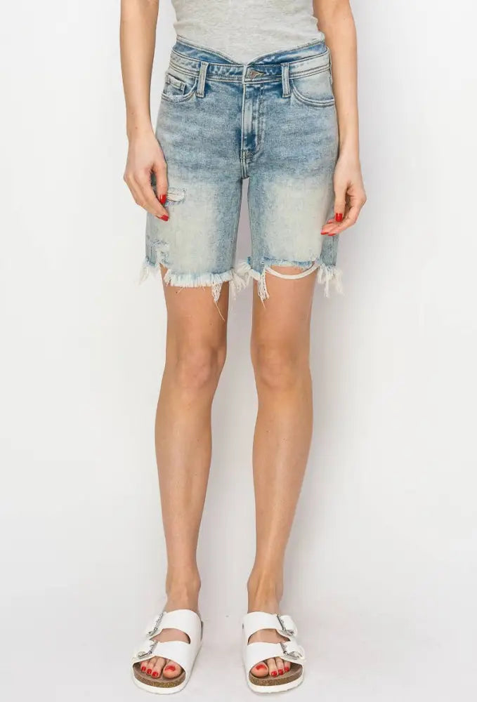 HIGH RISE TULIP WAIST BAND BERMUDA JEANS: LIGHT / 3