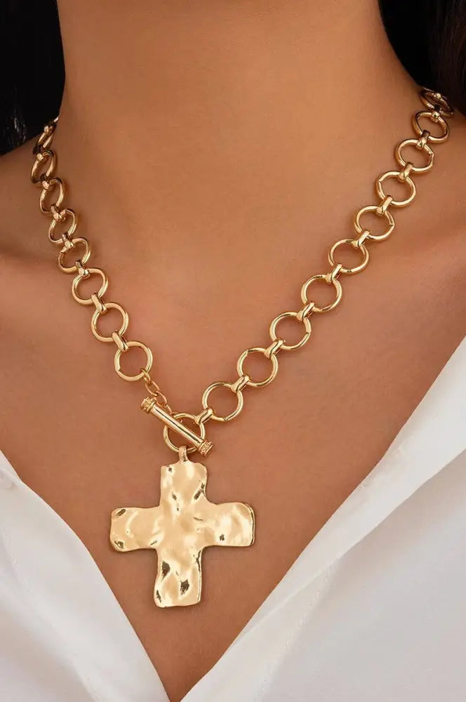 NOTABLE HAMMERED CROSS FRONT TOGGLE NECKLACE | 40NK9474: GOLD