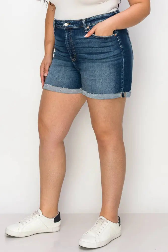PLUS SIZE - HIGH RISE STRETCH MIDI CUFF SHORT: DARK / 16
