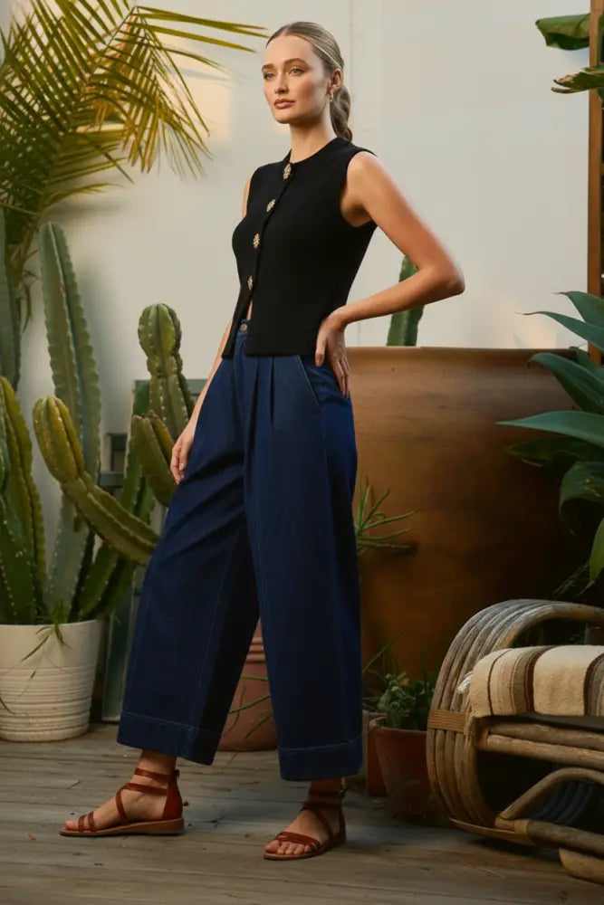SLEEVELESS VEST STYLE BUTTON DOWN SWEATER: Black - Women > Tops