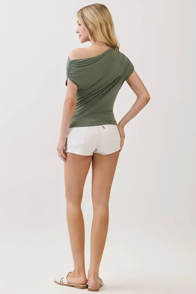 UNBALANCED OFF SHOULDER FITTED TOP - VJT300172: Ivory / L