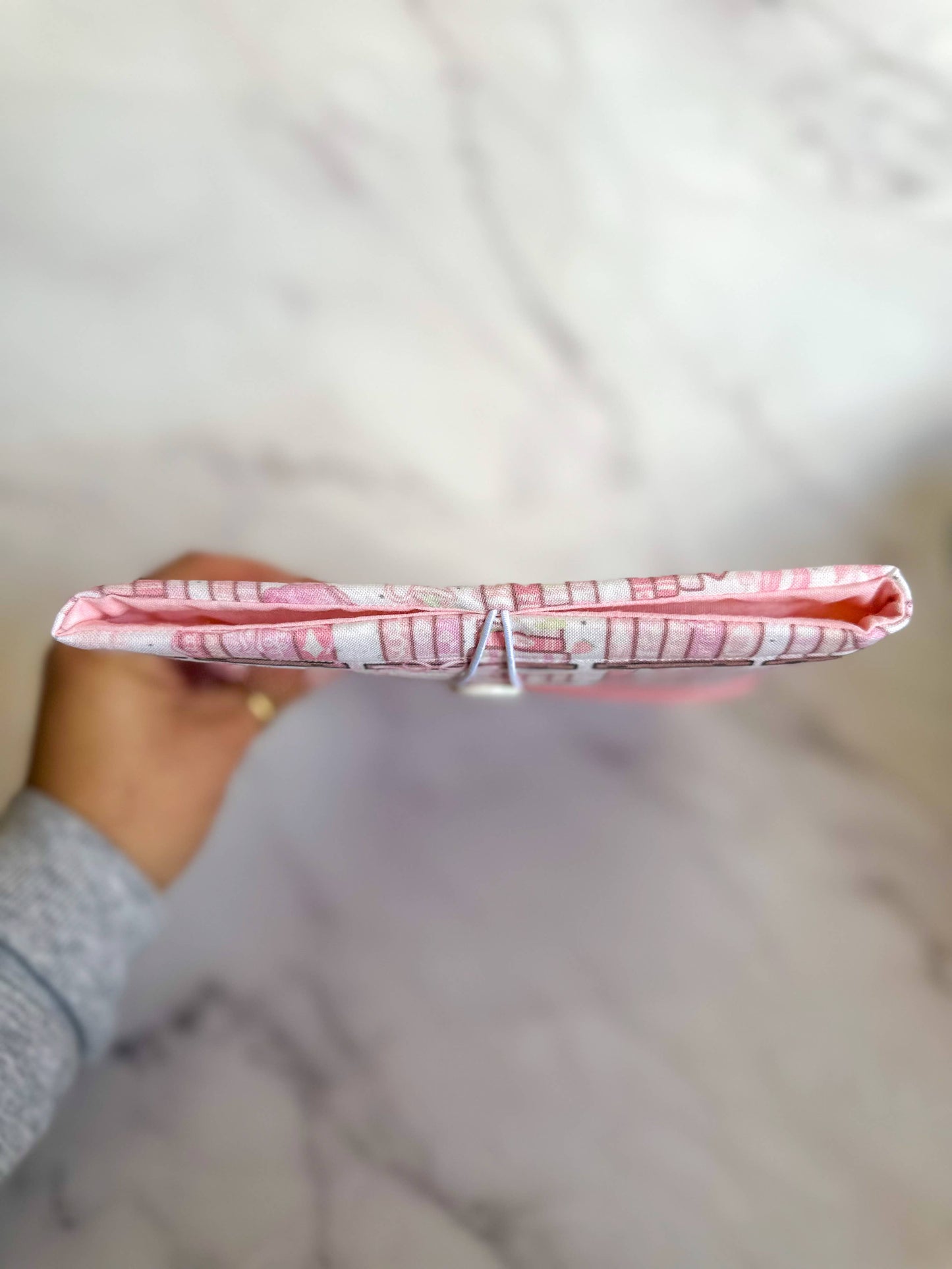 PINK COQUETTE LIBRARY book sleeve: Button / Classic