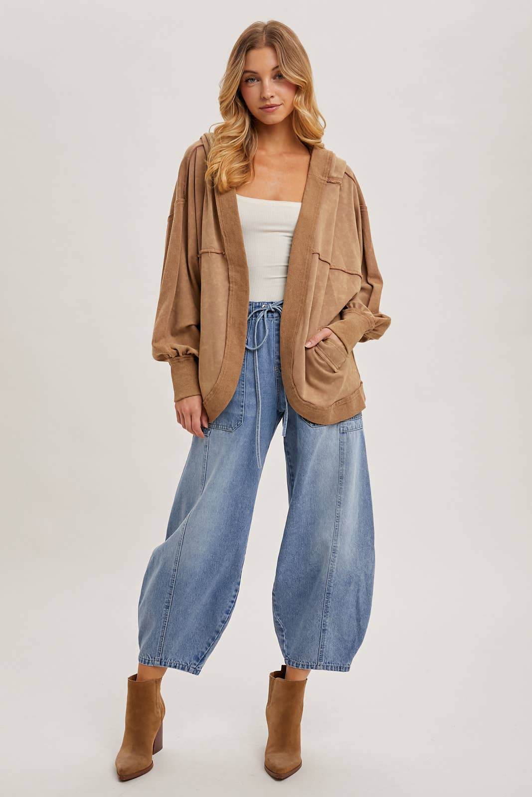 MID-WAIST DRAWSTRINGS BARREL JEANS: LT.WASH