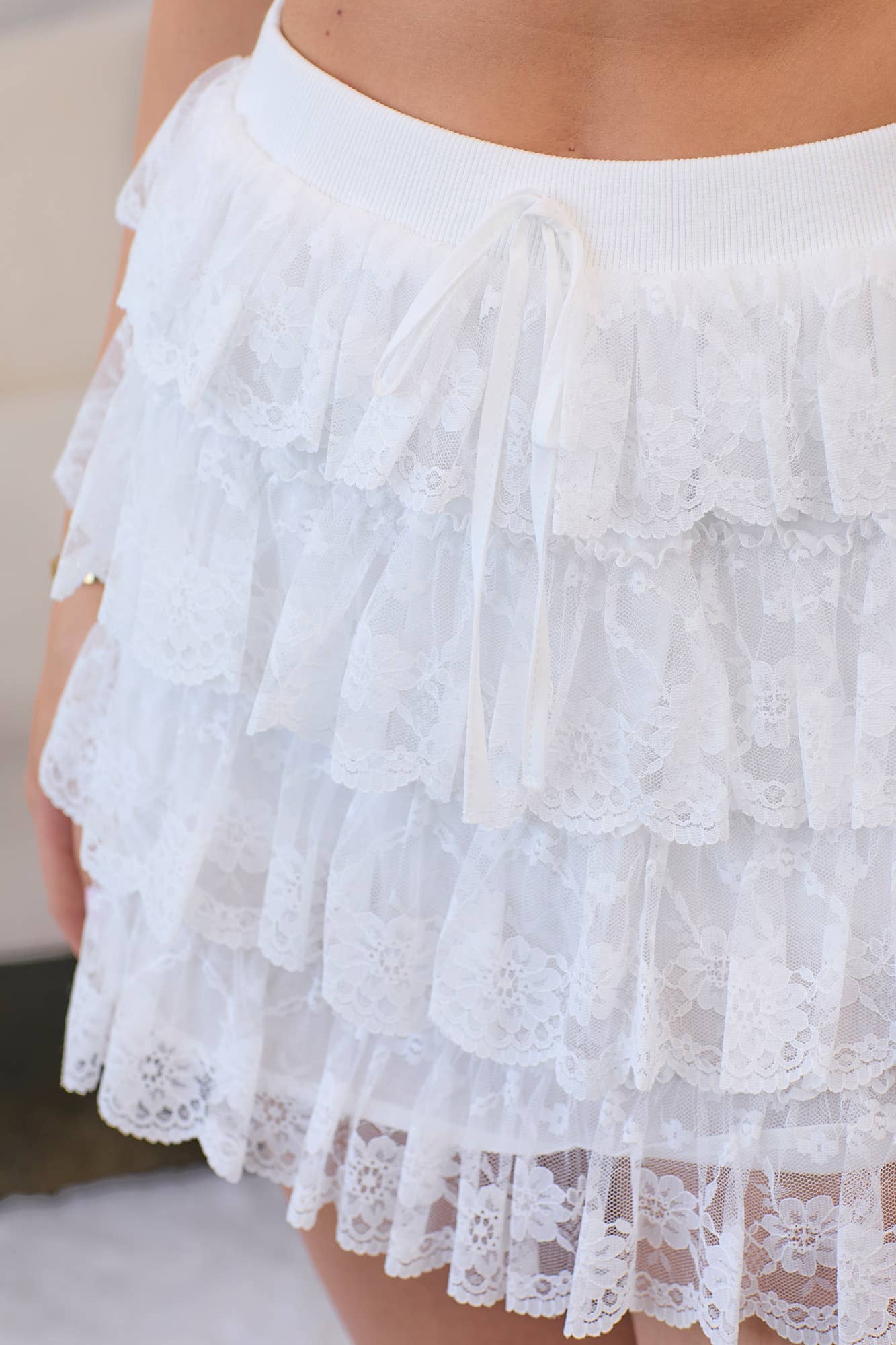 Lace Scallop Ruffle Skort in White