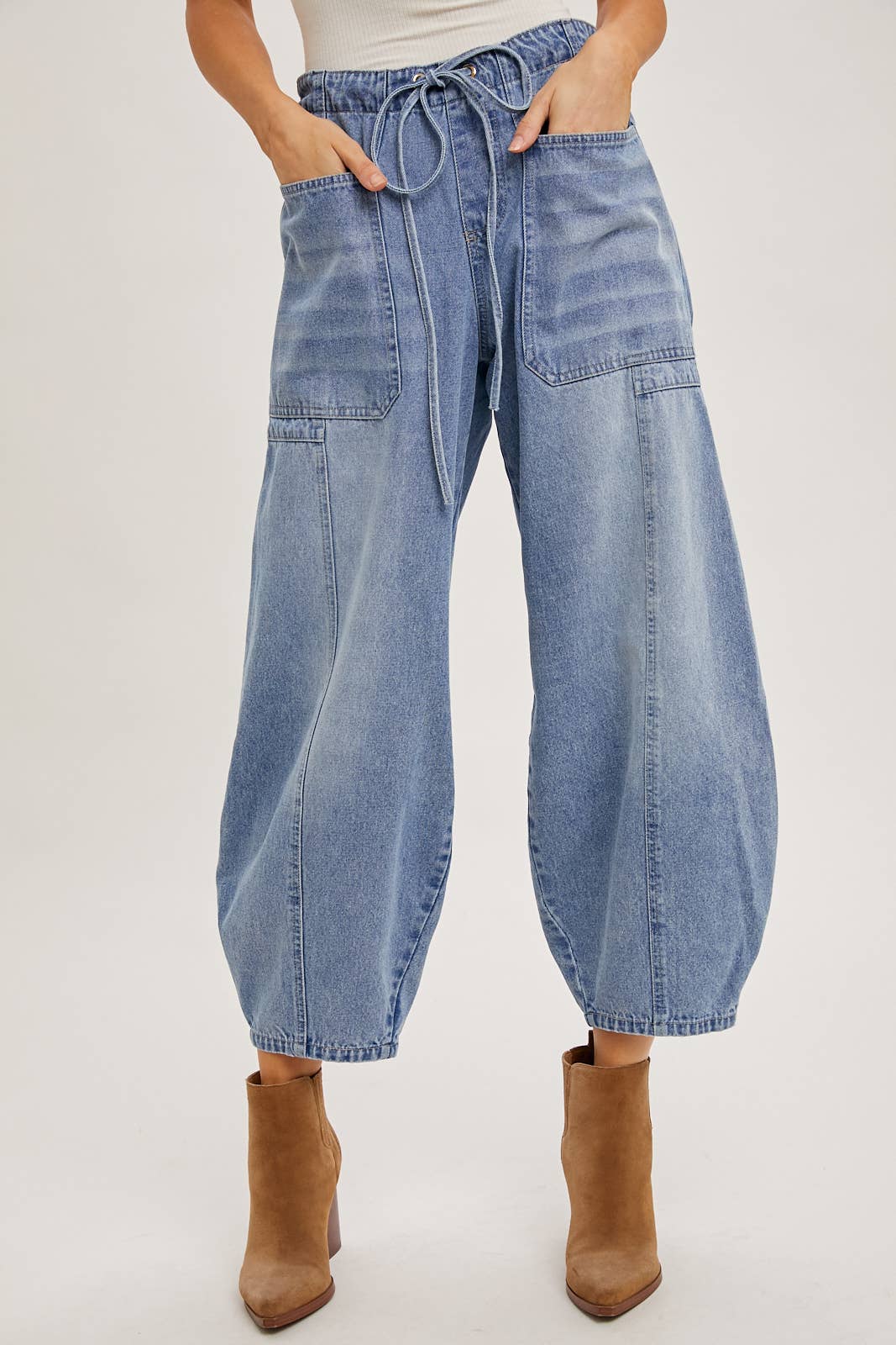 MID-WAIST DRAWSTRINGS BARREL JEANS: LT.WASH
