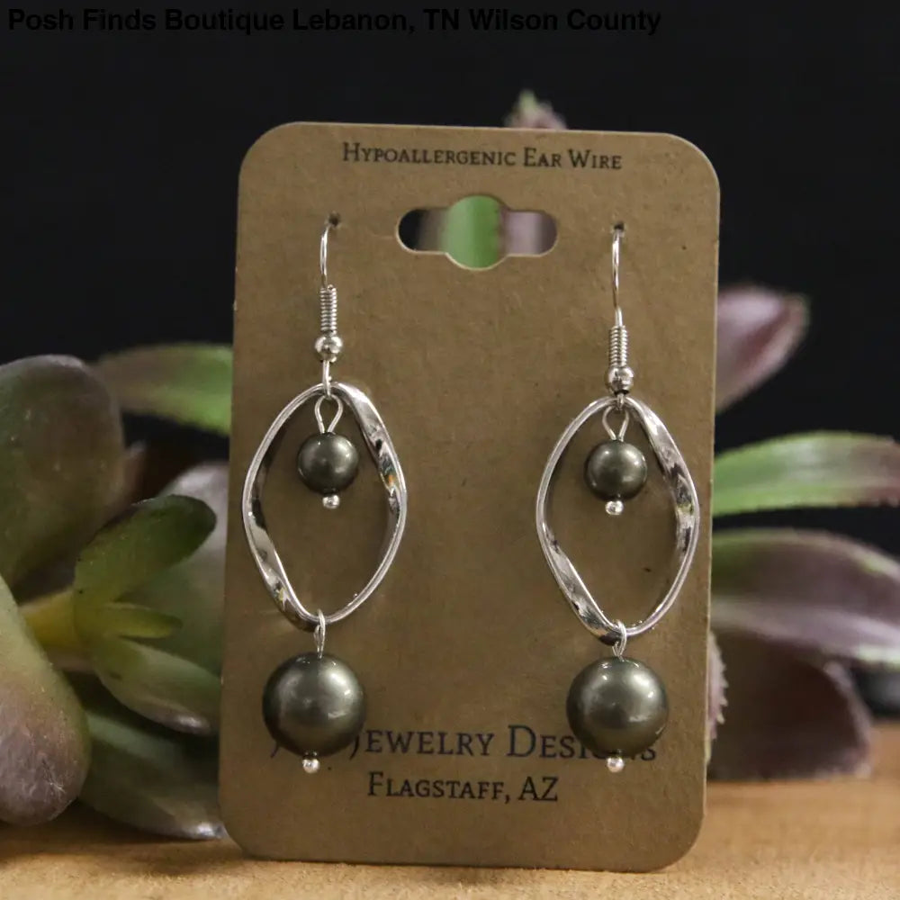 Abstract Oyster Earrings: Pink - Posh Finds