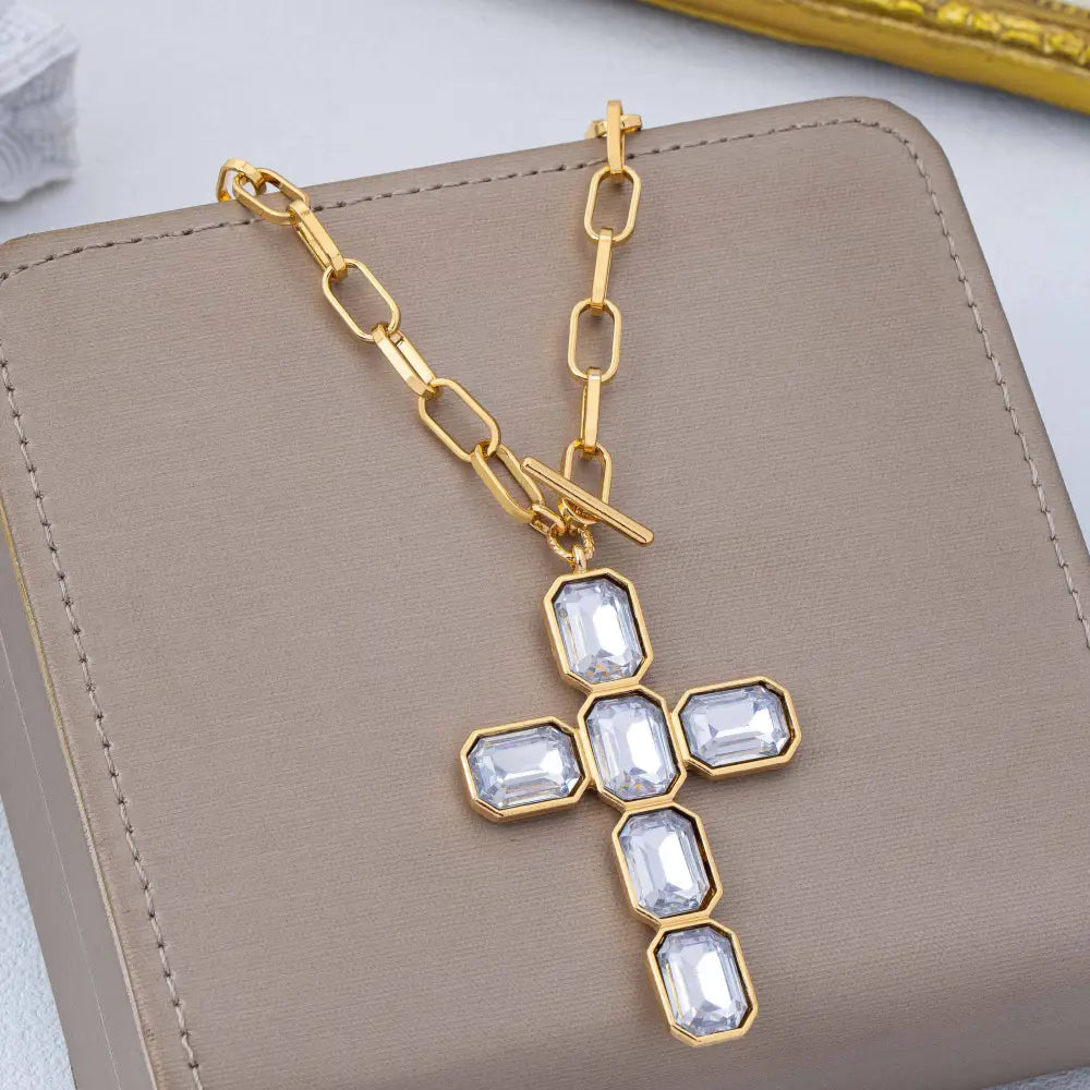Bezel Set Rhinestone Cross Front Toggle Necklace | 80N93437: Emerald