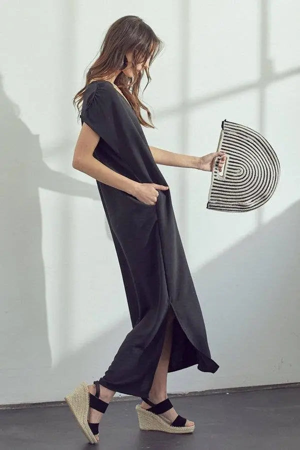 BLACK V-NECK BOXY MAXI DRESS WITH SIDE SLITS - Posh Finds