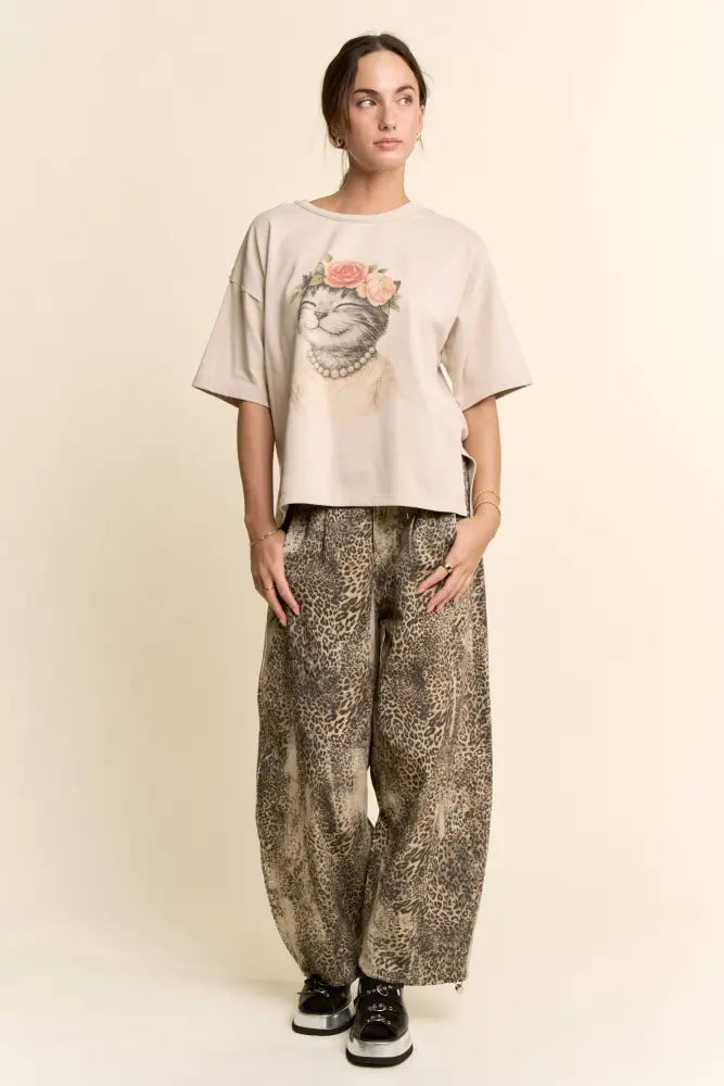 BLOSSOM-CROWNED KITTY PRINTED TOP: Beige - Women > Tops