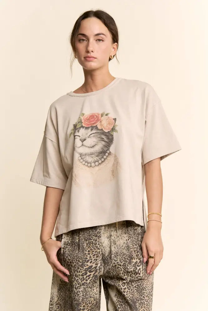 BLOSSOM-CROWNED KITTY PRINTED TOP: Beige - Women > Tops