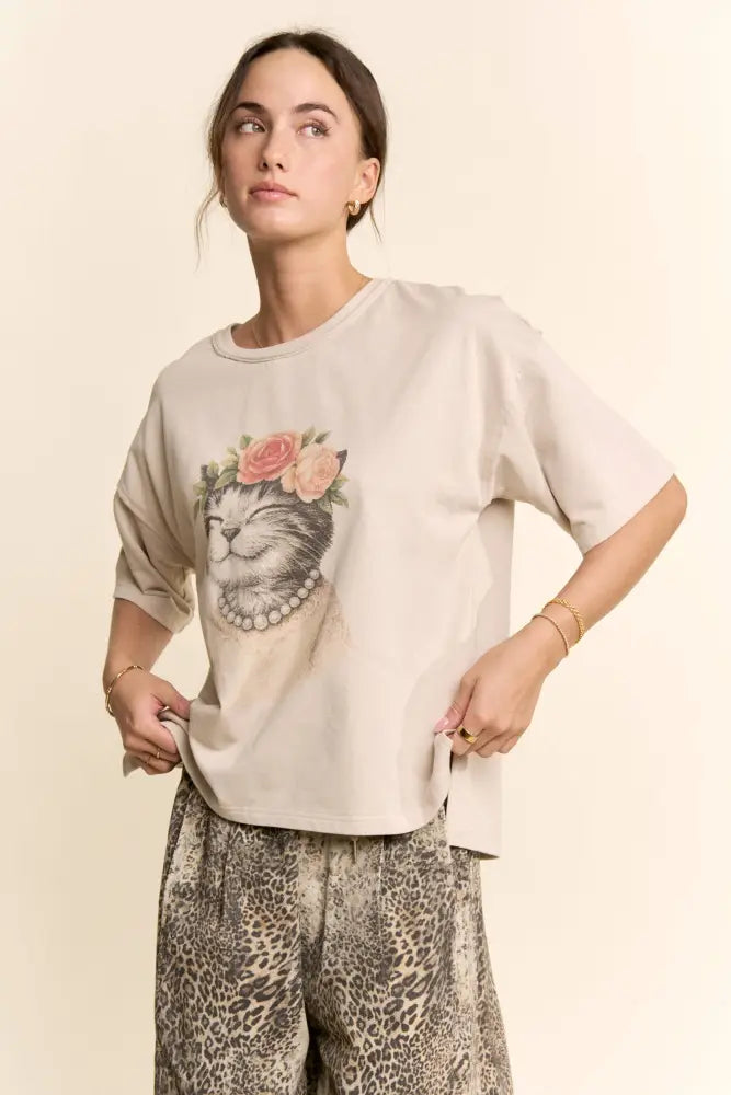 BLOSSOM-CROWNED KITTY PRINTED TOP: Beige - Women > Tops