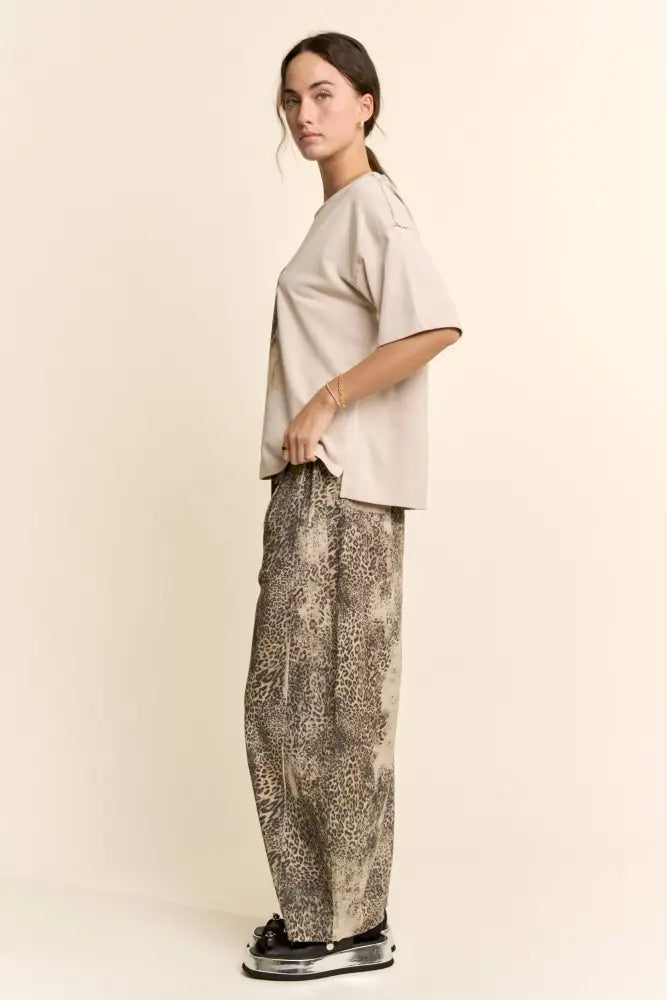 BLOSSOM-CROWNED KITTY PRINTED TOP: Beige - Women > Tops