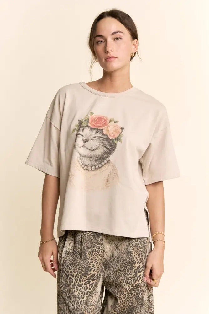 BLOSSOM-CROWNED KITTY PRINTED TOP: Beige - Women > Tops