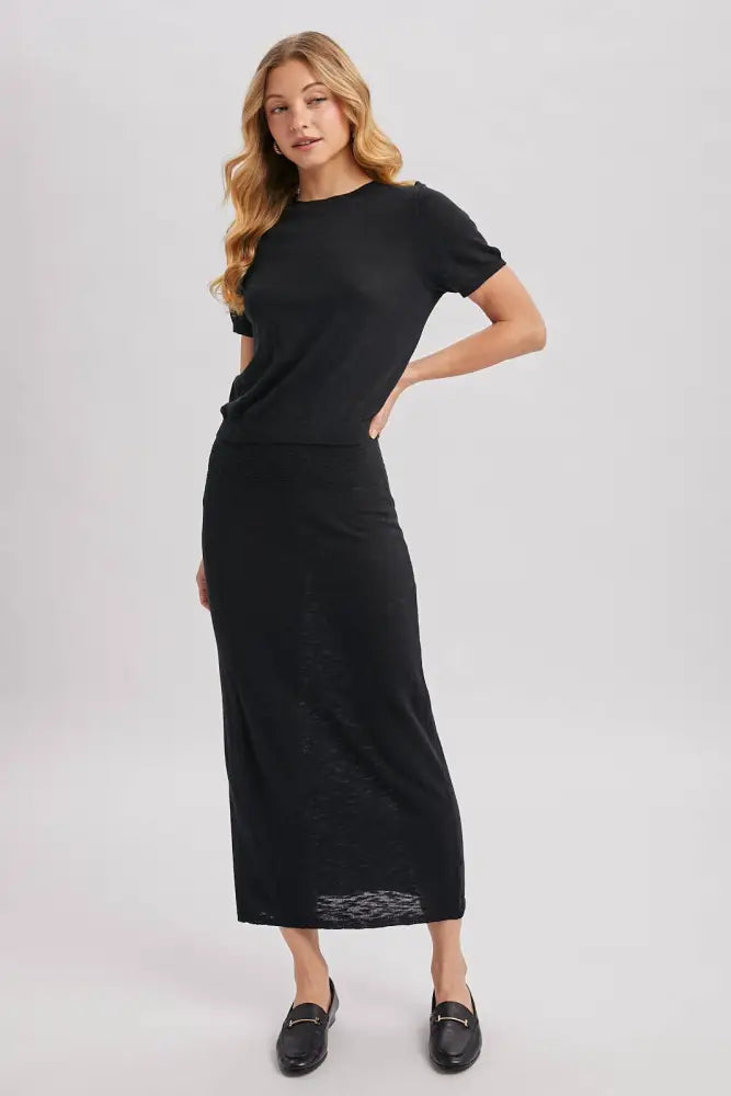 CREW NECK KNIT TEE AND MAXI SKIRT SET: Black / M