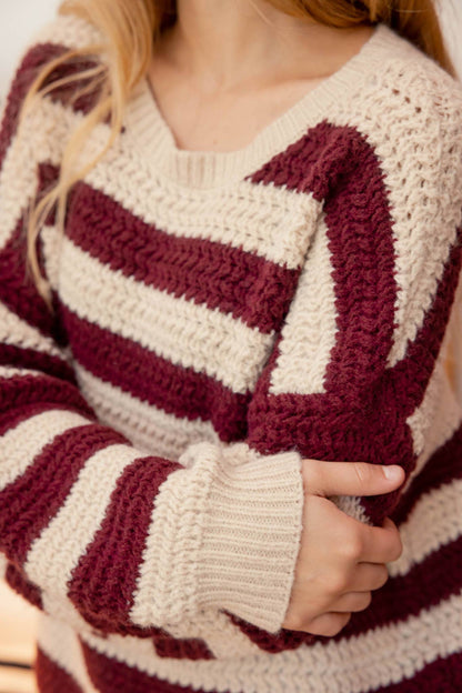 RELAXED STRIPE LONG SLEEVE PULLOVER KNIT SWEATER: OXBLOOD