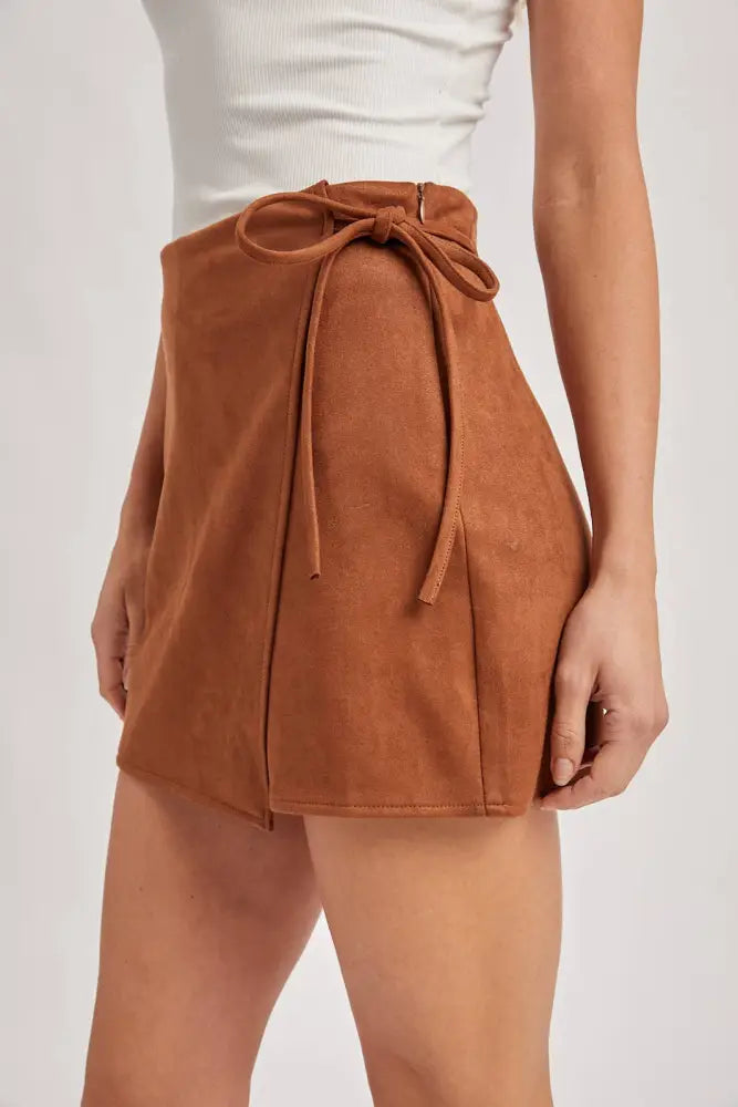FAUX SUEDE CROSSOVER WRAP SKORT: CAMEL / S