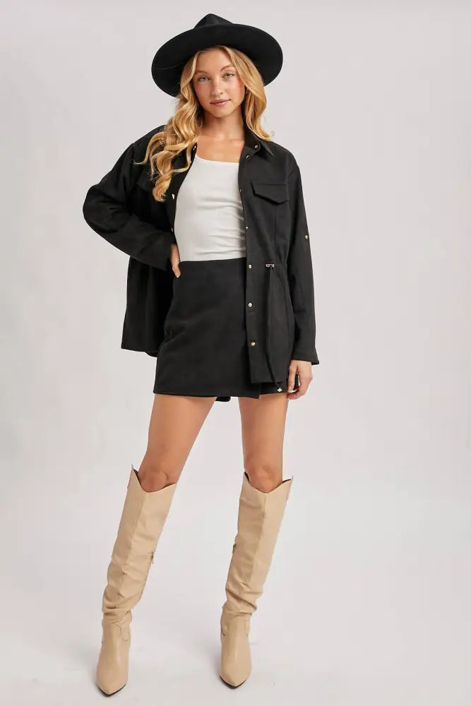 FAUX SUEDE CROSSOVER WRAP SKORT: CAMEL / S