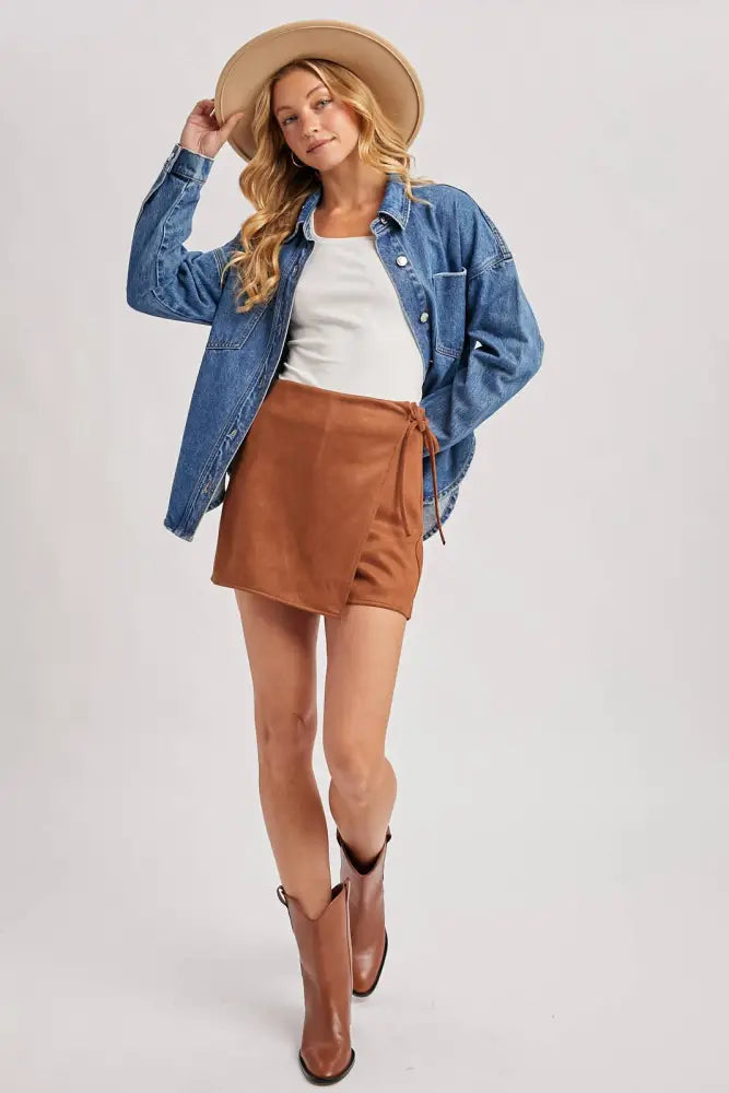 FAUX SUEDE CROSSOVER WRAP SKORT: CAMEL / S