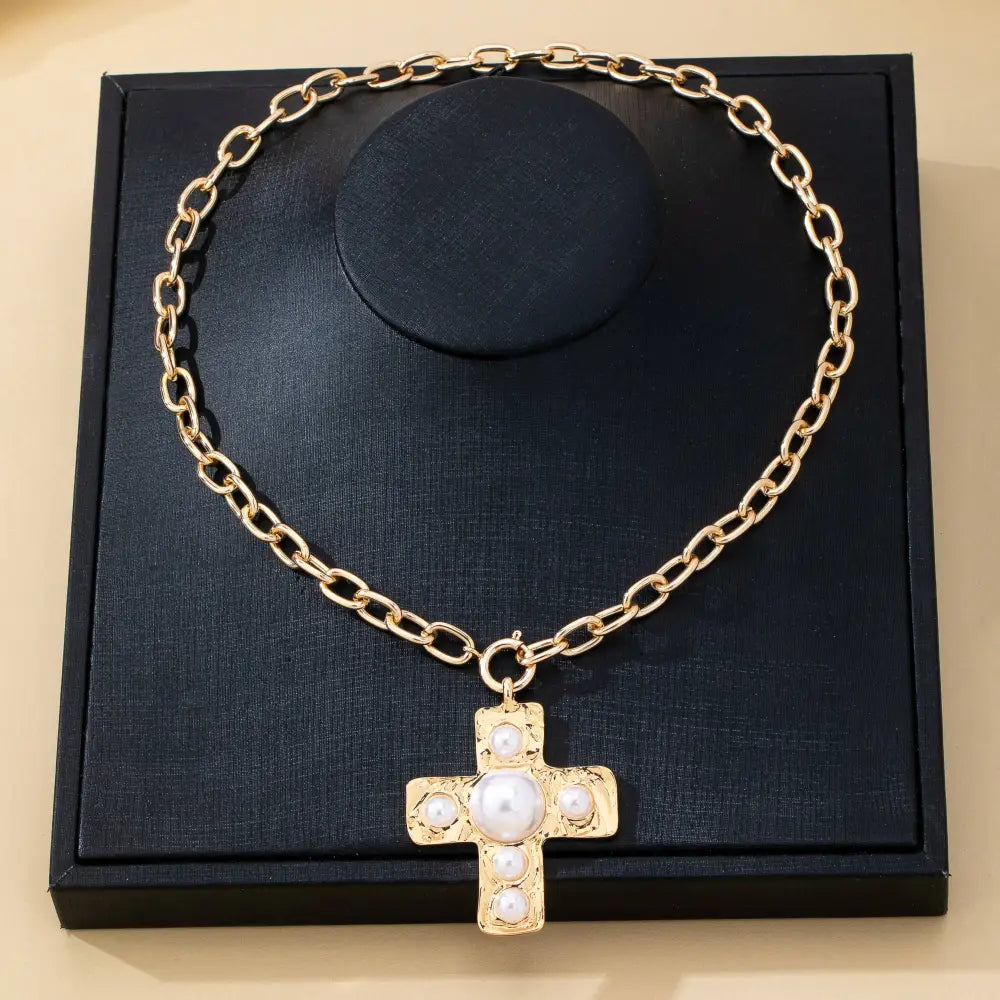 Hammered Cross Pearl Necklace | 80N93048: Gold
