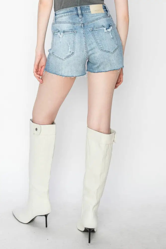 HIGH RISE STRETCH DENIM SHORTS: LIGHT / S