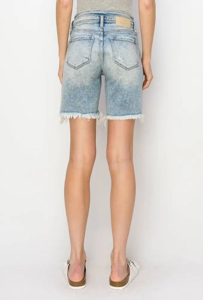 HIGH RISE TULIP WAIST BAND BERMUDA JEANS: LIGHT / 3
