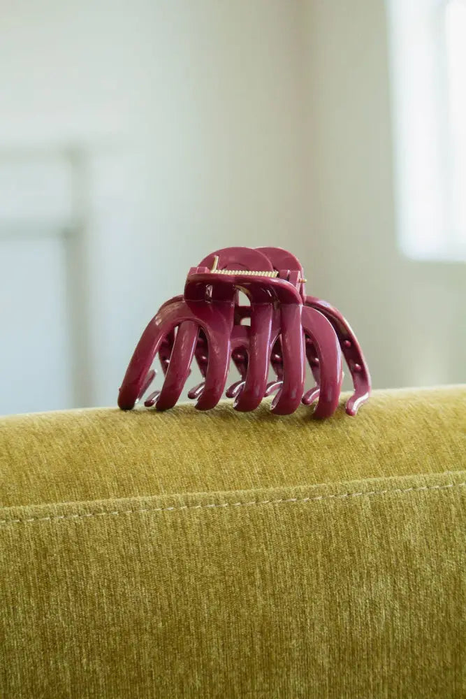 Indestructible Octopus Claw Clip: Maroon