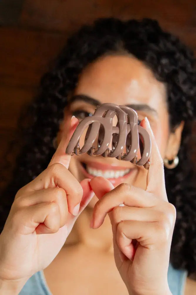Indestructible Octopus Claw Clip: Maroon