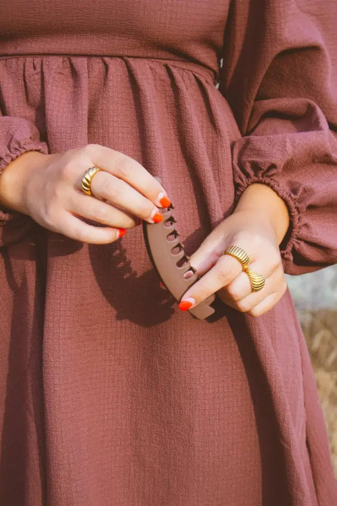 Large Banana Claw Clip: Dark Amber