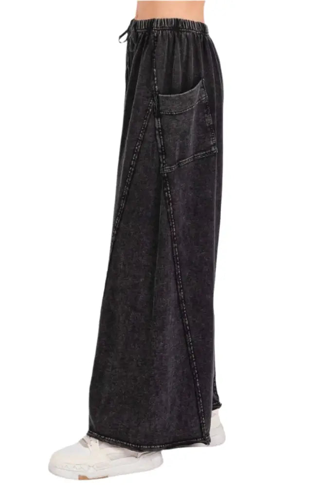 MINERAL WASH DROPPED SIDE POCKET WIDE LEG PANTS: BLACK - Posh Finds
