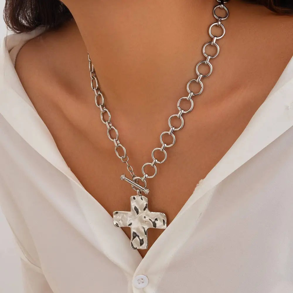 NOTABLE HAMMERED CROSS FRONT TOGGLE NECKLACE | 40NK9474: GOLD