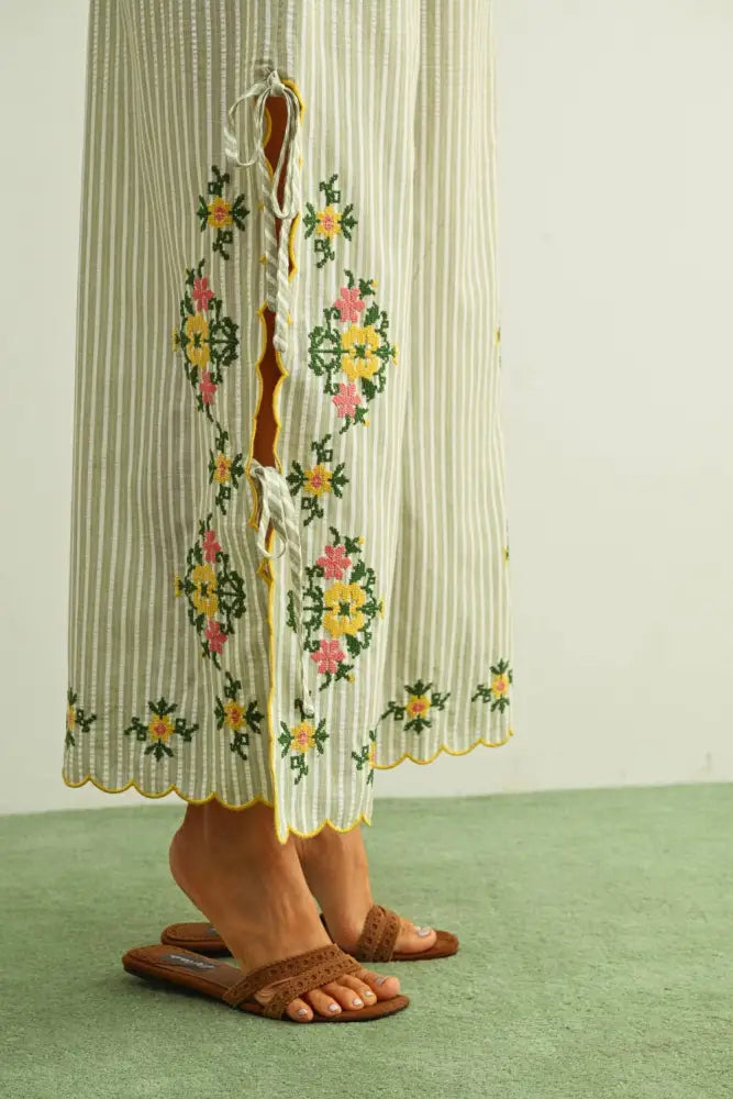 P6208ST FLORAL EMBROIDERY WITH STRIPED PANTS WITH TIE: SAGE / M