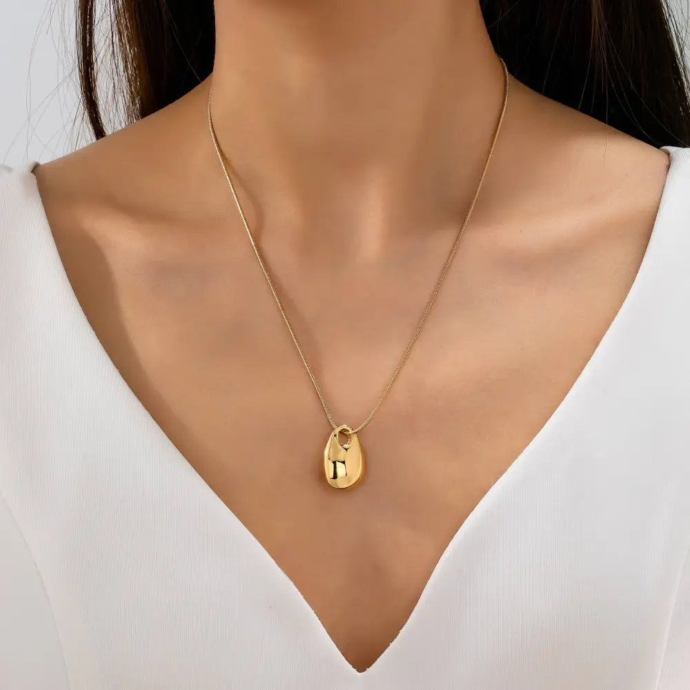 Sculptural Teardrop Pendant Necklace | 80N93028: Gold