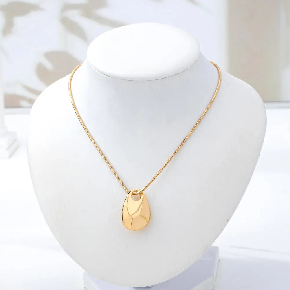 Sculptural Teardrop Pendant Necklace | 80N93028: Gold
