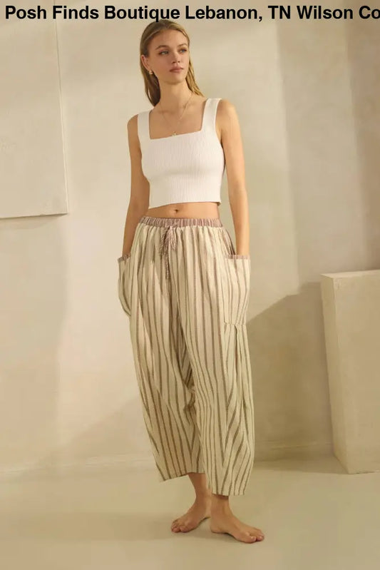 Textured Cropped Pants Mocha - Women > Pants