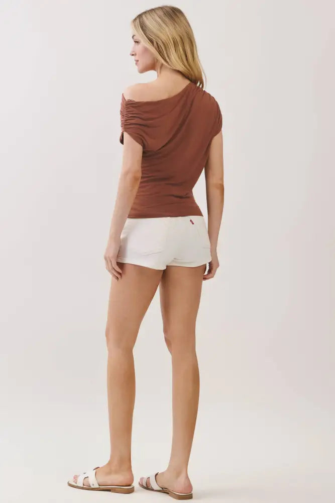 UNBALANCED OFF SHOULDER FITTED TOP - VJT300172: Ivory / L