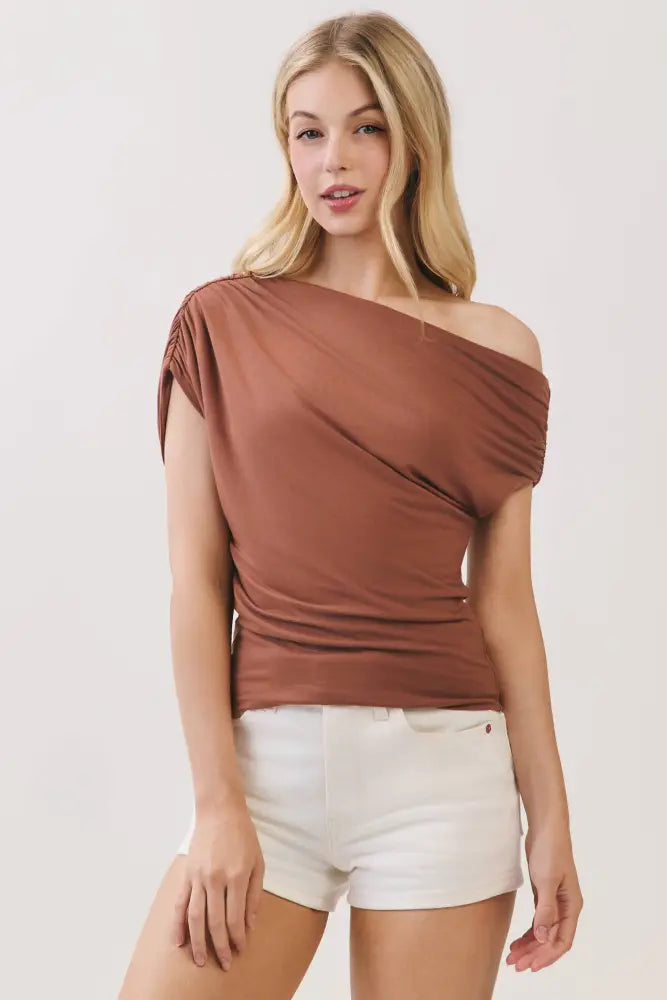 UNBALANCED OFF SHOULDER FITTED TOP - VJT300172: Ivory / S